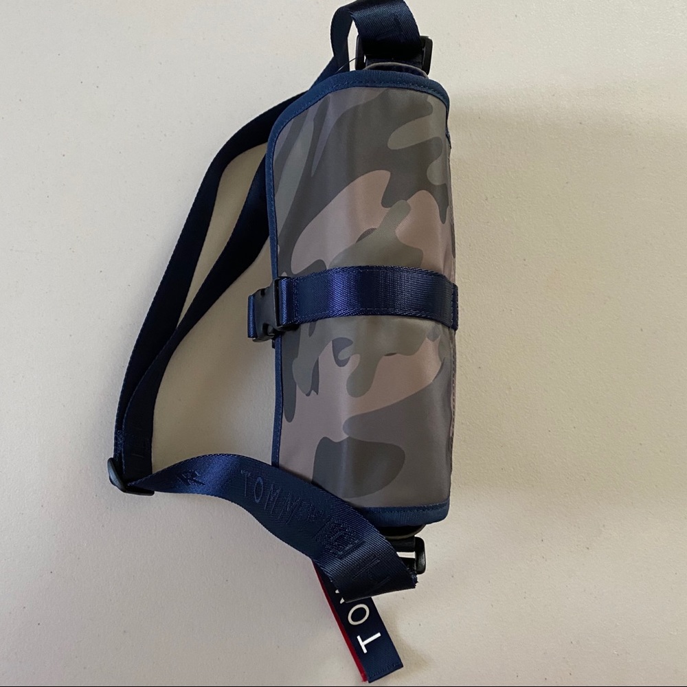 TOMMY HILFIGER  CAMO CROSSBODY - Picture 4 of 8